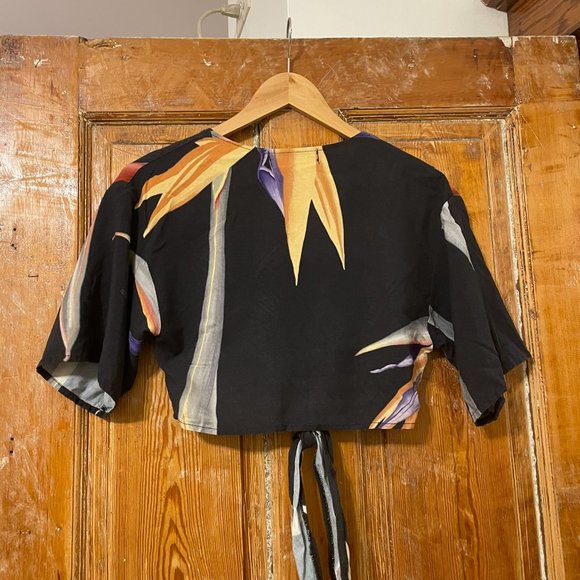 Tie-front crop top aloha wear by lexbreezy (size S) - Picture 2 of 5